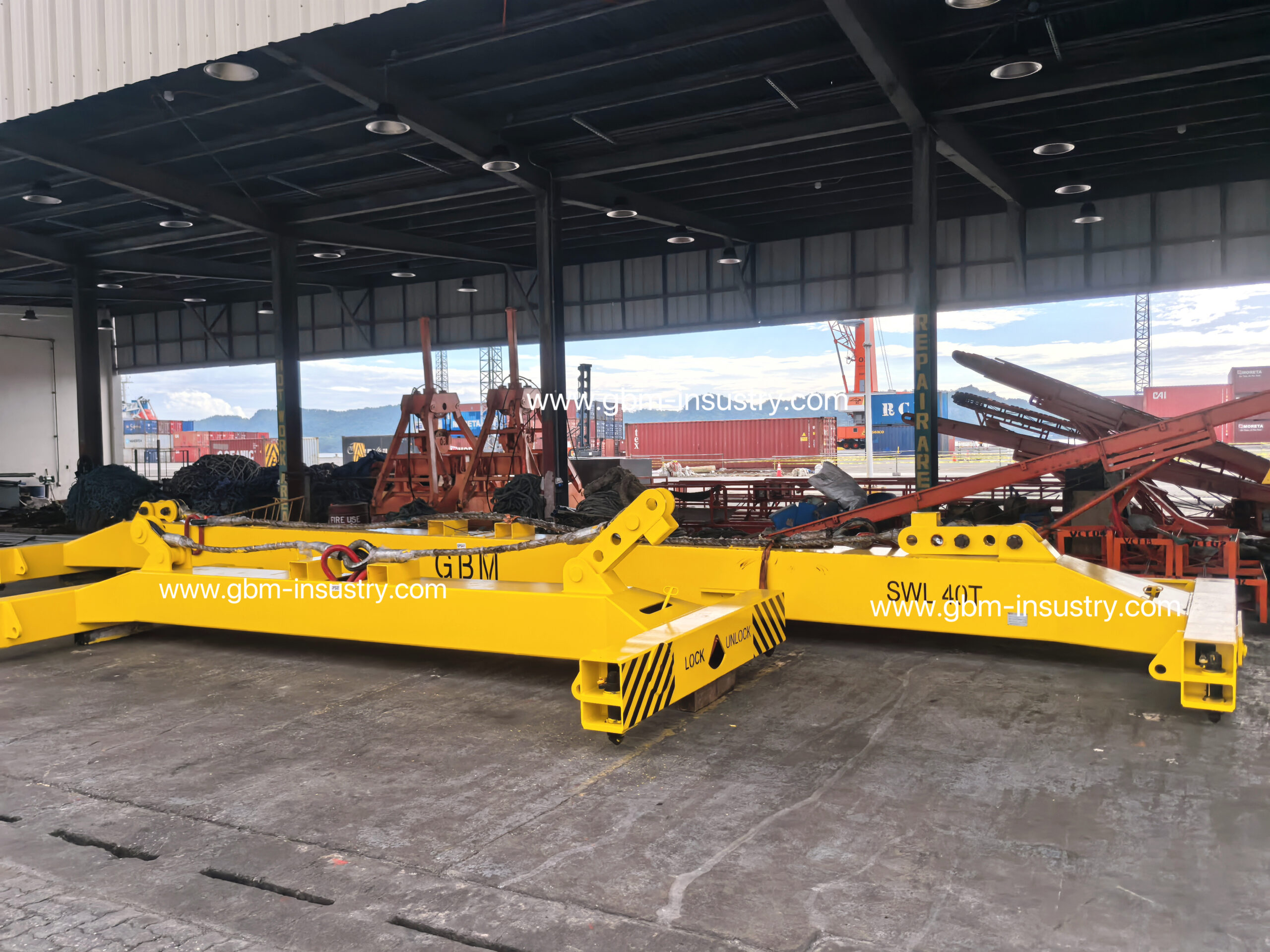 container spreader