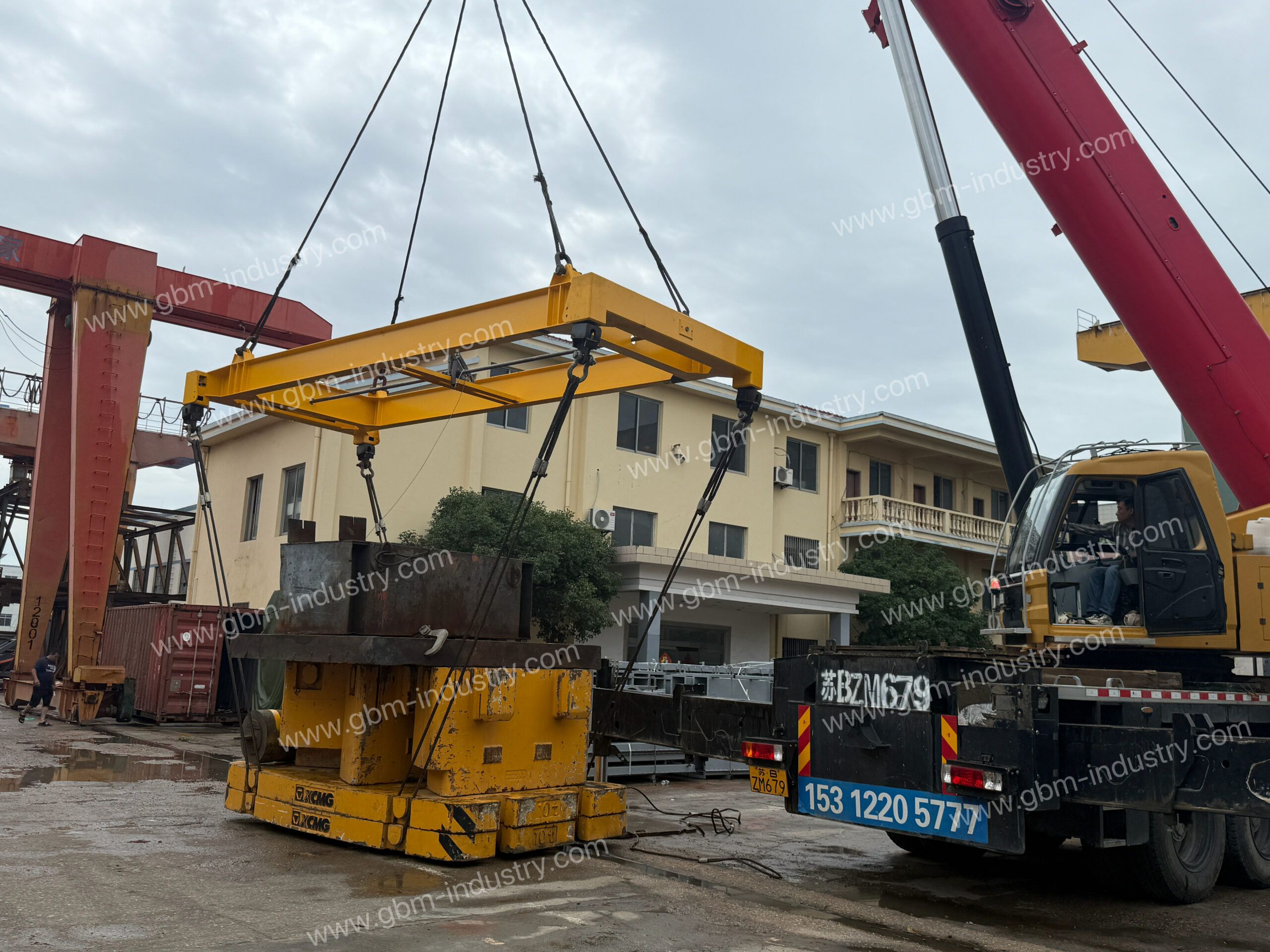 container spreader