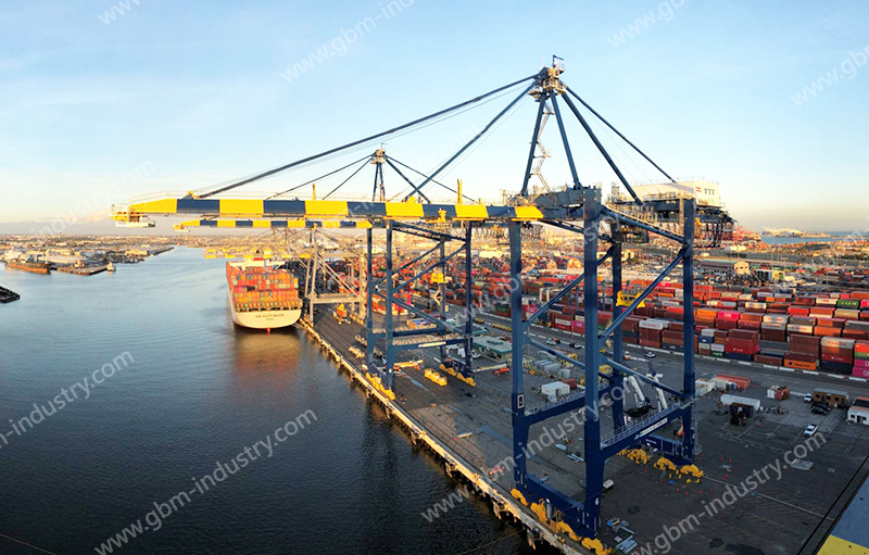 STS Crane