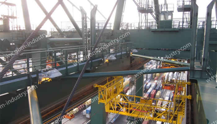 STS Crane