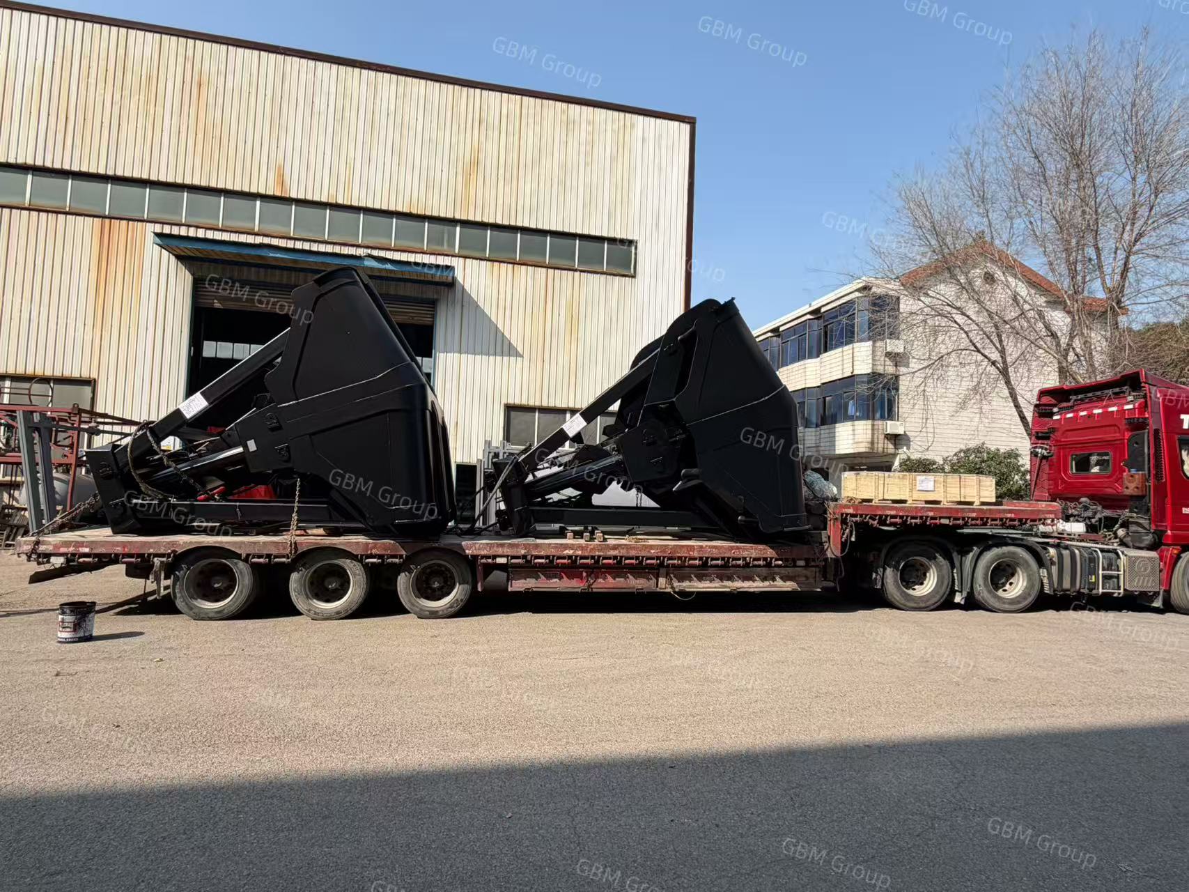 Nickel ore grab bucket