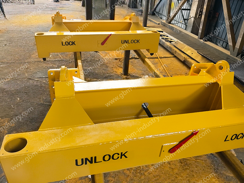 container spreader